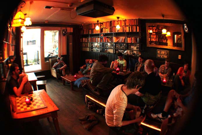 Flying Pig Hostel, Amsterdam. Photo by Windor Waterfall.