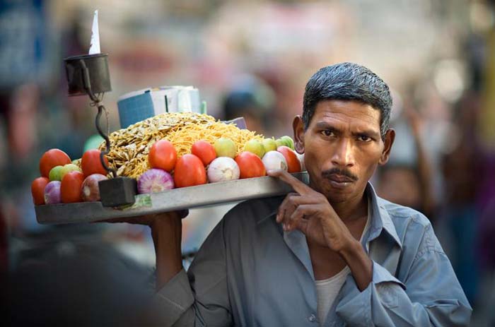Street vendor carries a plate of vegetables in Jaipur Rajasthan. Photo by Inzane