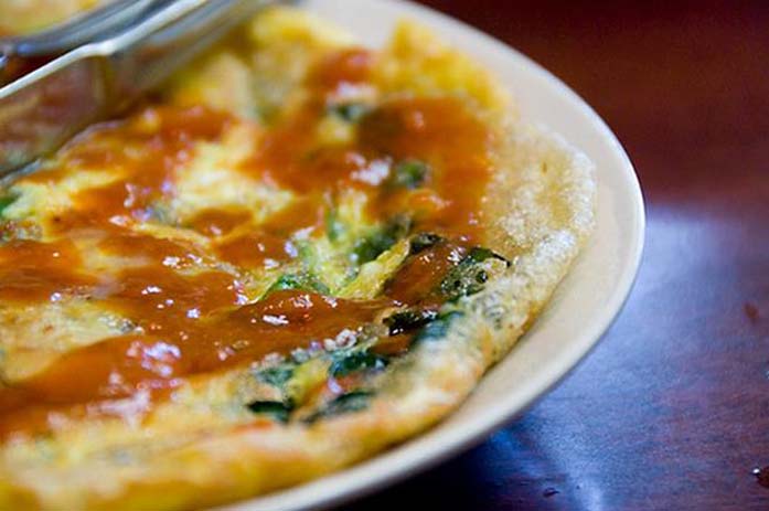 Oyster omelet commonly served in Singapore. Photo by Food in Mouth, flickr