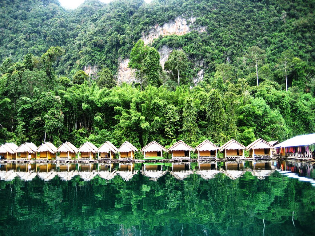 Khao Sok National Park: Stay in riverside bungalows at Khao Sok Rainforest Resort. Photo by goista.com