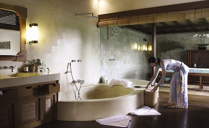 The stunning villas offer spa baths and open plan living. Photo via o.homedsgn.com