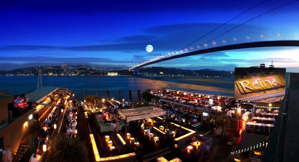 Ortaköy nightlife, Reina Bar. Istanbul. Photo by wittistanbul.com